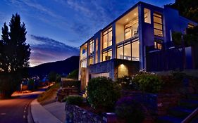 Spectacular Panoramic 5Bedroom Lakeview
